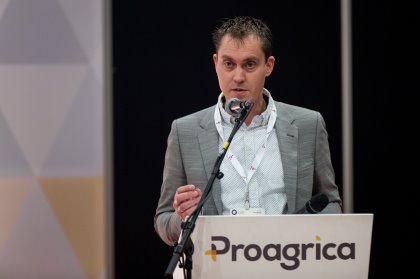 Fabian Brockötter, editor Poultry World, introduced the speakers at the Future Farming Poultry session. Photo: Koos Groenewold Fabian Brockötter, editor Poultry World, introduced the speakers at the Future Farming Poultry session. Photo: Koos Groenewold