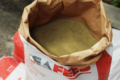 A bag with Ascophyllum meal for use in pig feed. Photo: Prodotti Arca A bag with Ascophyllum meal for use in pig feed. Photo: Prodotti Arca