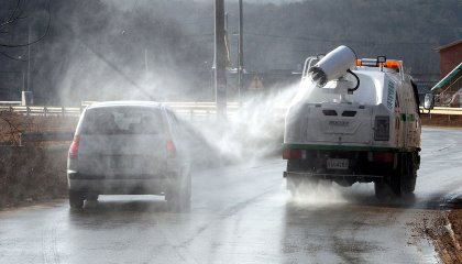 Health officials spray disinfectant in an attempt to halt the spread of foot-and-mouth disease (FMD) in Gimpo, just 29 kilometers west of Seoul, South Korea, on 22 December 2010. Photo: YONHAP Health officials spray disinfectant in an attempt to halt the spread of foot-and-mouth disease (FMD) in Gimpo, just 29 kilometers west of Seoul, South Korea, on 22 December 2010. Photo: YONHAP