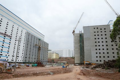 China is home to some 400 million pigs and there is a growing demand for high-rise piggeries. - Photo: Henk Riswick China is home to some 400 million pigs and there is a growing demand for high-rise piggeries. - Photo: Henk Riswick