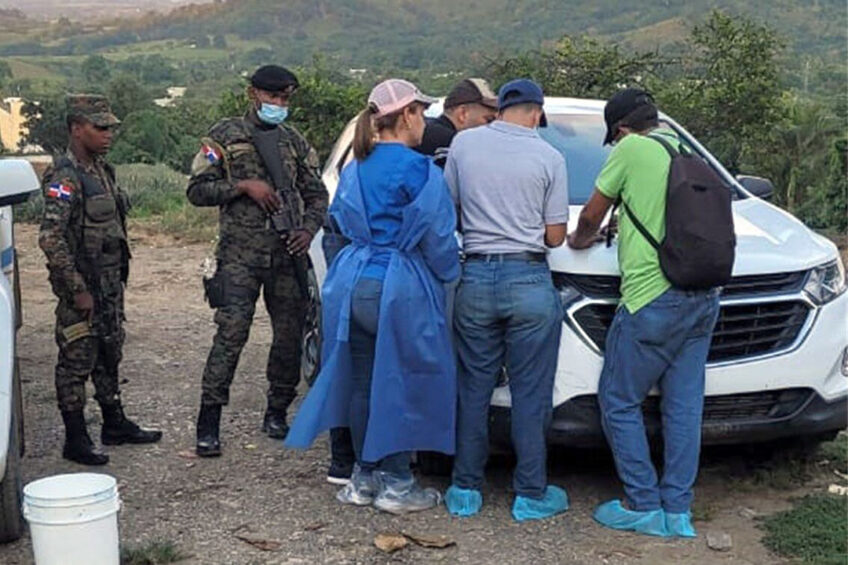 Veterinarians and soldiers teaming up to perform blood checks on a farm near Cotuí, Sánchez Ramírez province, Dominican Republic. - Photo: WhatsApp