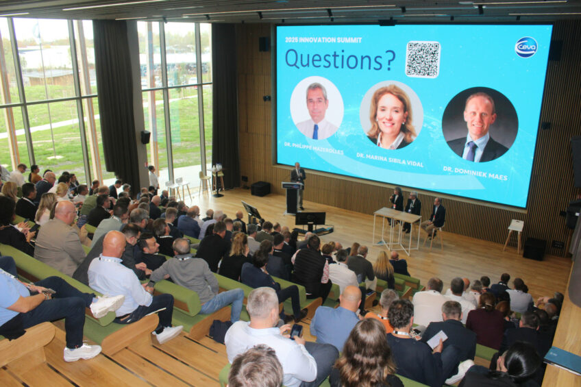 Snapshot of the event during a roundtable discussion with a panel consisting of Dr Marina Sibila (left), Philippe Mazerolles (middle) and Prof Dr Dominiek Maes (right). Moderator is Dr Roman Krejci (far left) of Ceva Animal Health. Photo: Vincent ter Beek