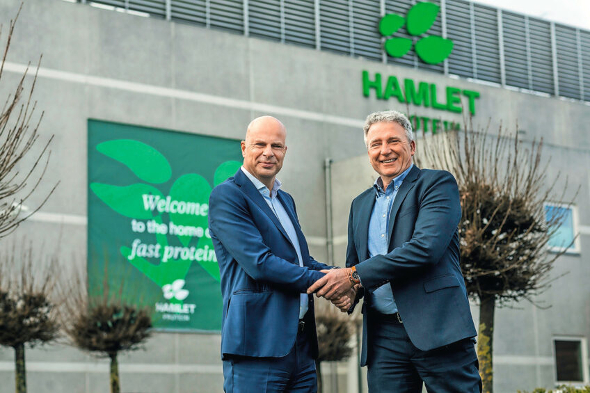 Erik Visser, CEO Hamlet Protein (left) and Bas van Driel, group director specialties at Agrifirm (right). Photo: Agrifirm